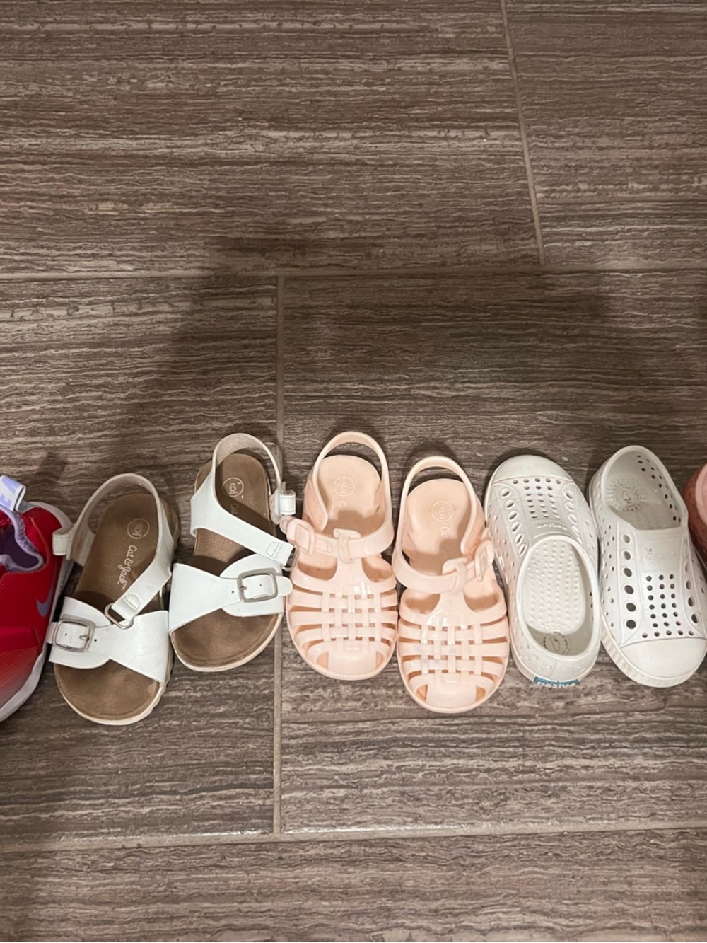 Native Kids White Buckle Sandals & Peach Jelly Sandals